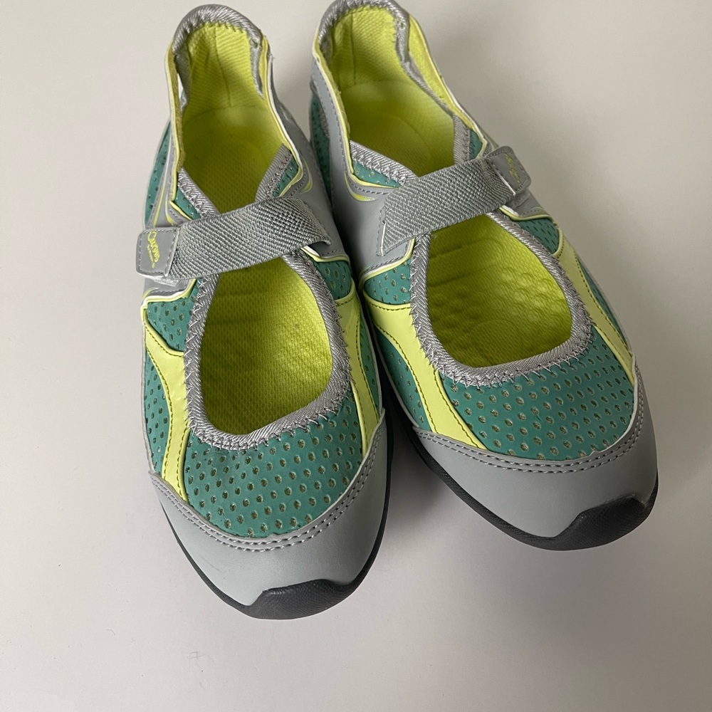 Curves For Woman’s Shoes Size 8